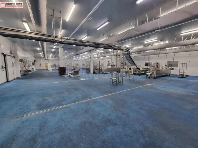 Nave industrial con cámaras frigoríficas en venta/alquiler e - foto 3
