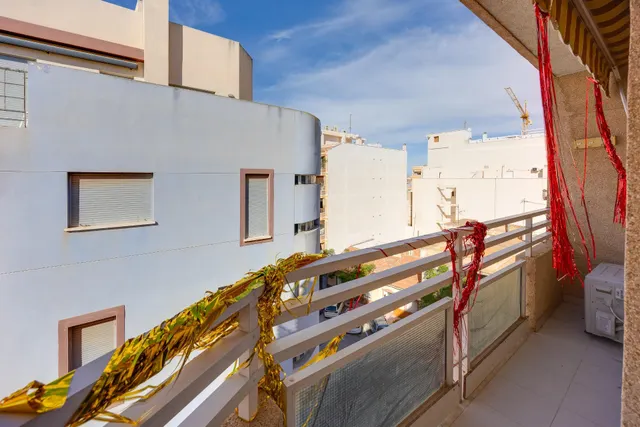 Apartamento de 2 dormitorios y 1 baño en el centro de Torrevieja — 16