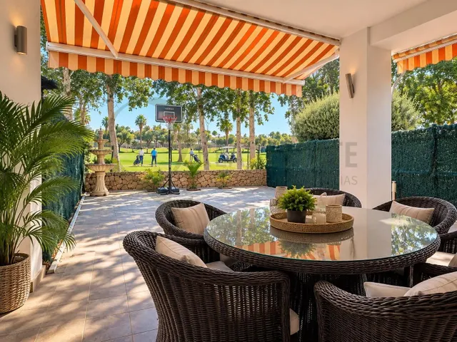 Exclusivo chalet adosado en Alicante golf, playa de san juan con piscina, terrazas y garaje — 6