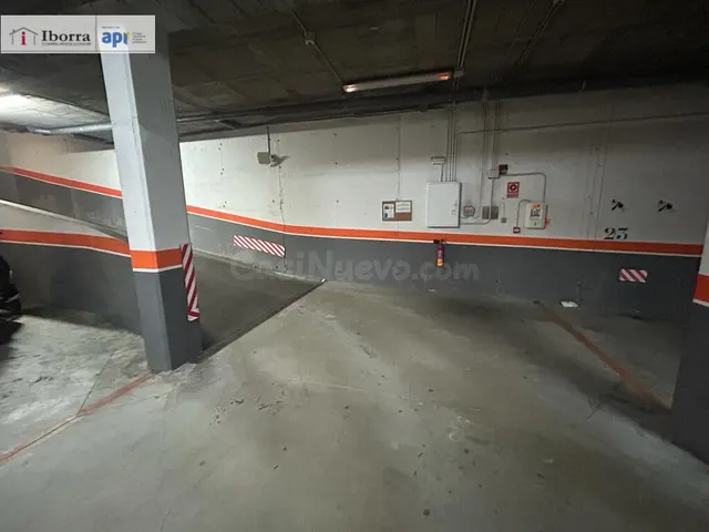 PÀRKING EN CALLE NARCIS OLLER EN EL BARRIO SANT PERE — 5