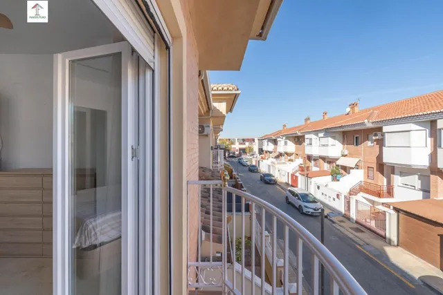 Espectacular chalet adosado en el Vial de Churriana de la Vega: eficiencia, confort y listo para entrar a vivir! — 35