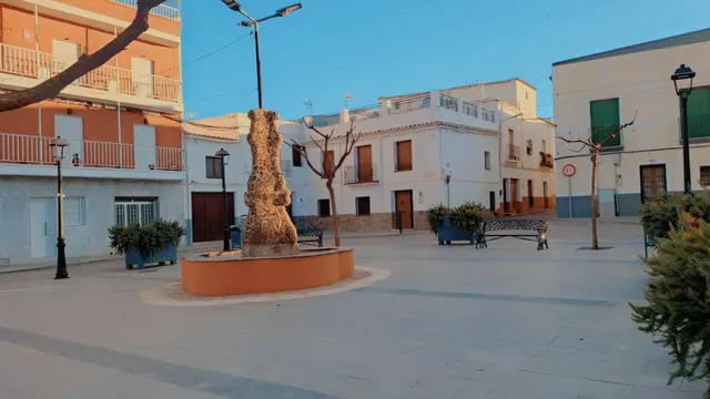VIVE EN EL CENTRO: PISO CON ENCANTO EN LA PLAZA — 36