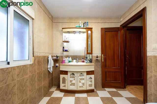 Casa con estupenda ubicación en Armilla. avenida de los ogíjares — 19