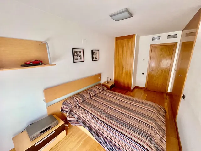 Muy buen piso de 4 Dorm. en Av. Oscar Espla — 19