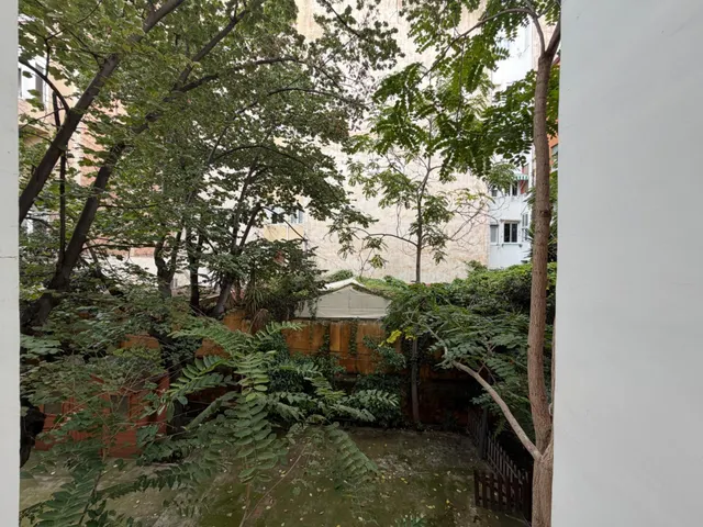Piso reformado de 3 habitaciones con patio en Gràcia — 2