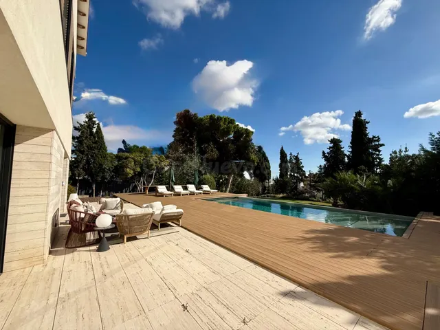 Exclusiva casa moderna de diseño de 627 m2 con piscina, jard - foto 3