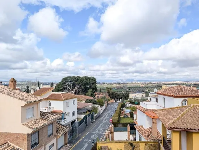 Exclusiva Residencia Unifamiliar en Cájar: Haciendo esquina. - foto 5