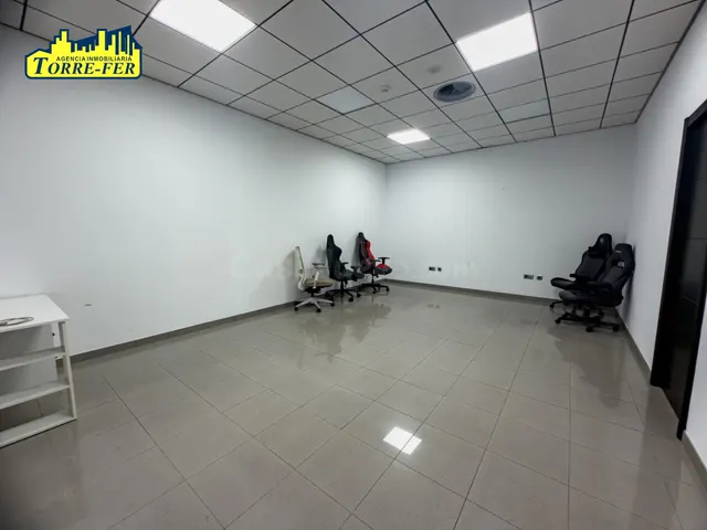 ¡Amplio espacio profesional en alquiler con zona de oficinas - foto 3