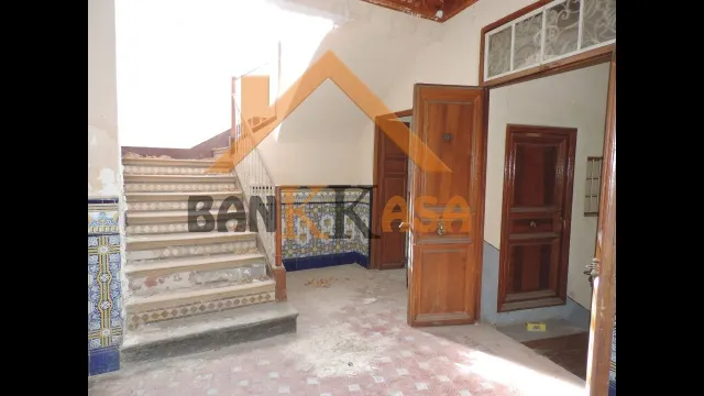 SE VENDE CASA ANTIGUA EN BERJA ZONA MERCADO DE ABASTOS — 49