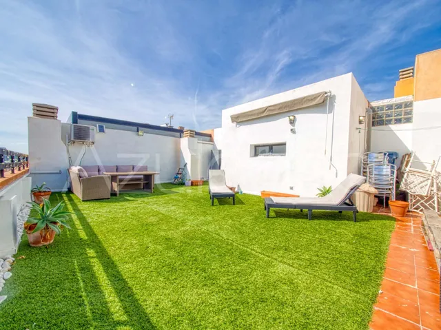 Ático en venta de 2 dormitorios y 2 baños en Gran Vía, Alica - foto 2