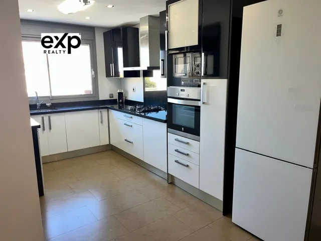 Casa unifamiliar independiente en una de las zonas privilegiadas de almeria, cerca de la playa. — 23
