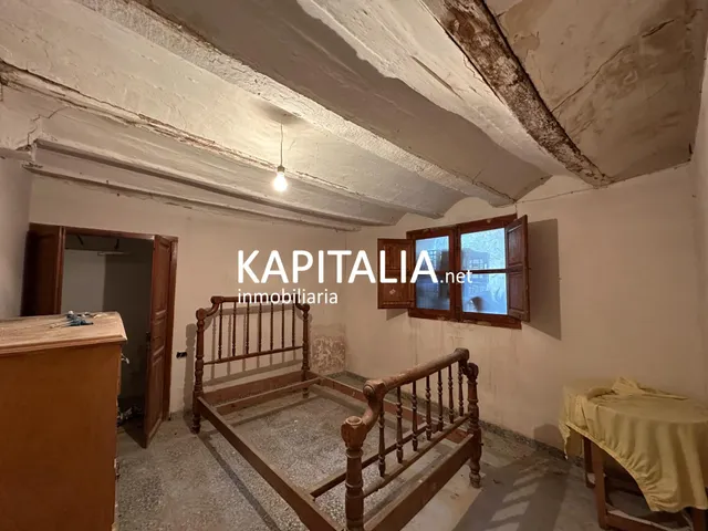 Casa en VENTA en Cerdà con cochera, patio interior y chimenea, ideal para reformar — 15