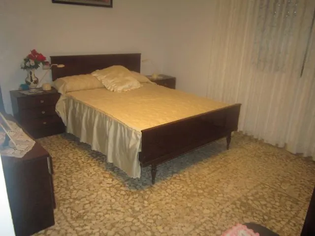 SE VENDE AMPLIA CASA EN GRAJAL DE LA RIBERA.7 HAB., SALÓN, COCINA, 2 BAÑOS, PARCELA 890 M2, COCHERA — 24