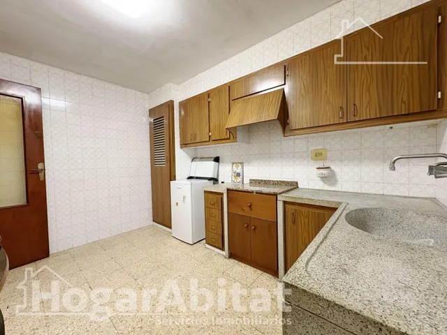 AMPLIA CASA PARA REFORMAR CON GARAJE Y TERRAZA EN EL CENTRO — 9