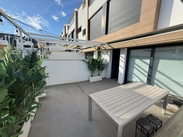 Villa 3 habitaciones 150m² en venta - Zona Pueblo