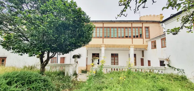 Casa Señorial con Historia y Arte en el Corazón de Tapia – ¡ - foto 2