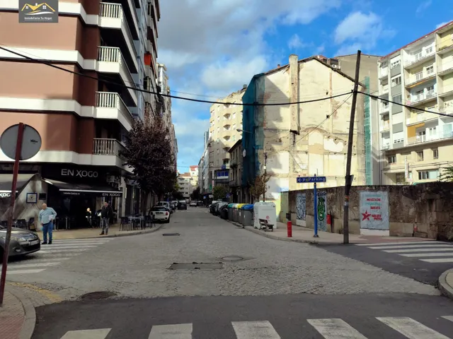 Amplio y Céntrico Piso Reformado en Ourense . Zona parque Barbaña. 0 — 19