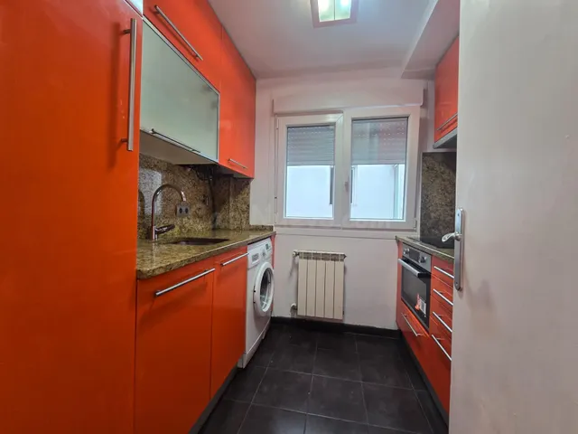 Piso de 71 m2. Distribuido en cuatro dormitorios, salón, coc - foto 4