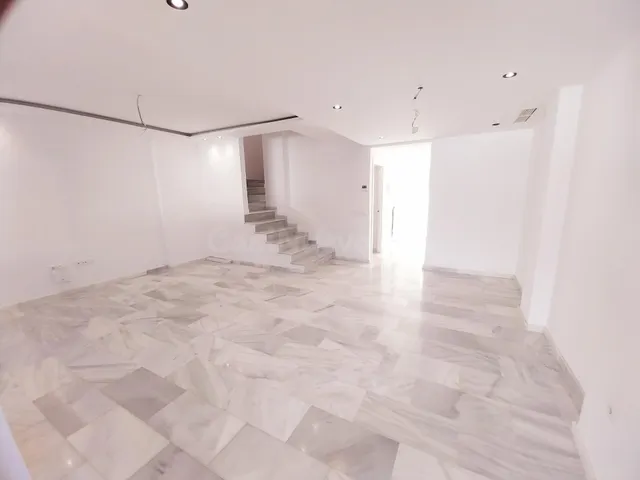 "Adosado casi nuevo a estrenar, con jardín privado y cerca d - foto 4