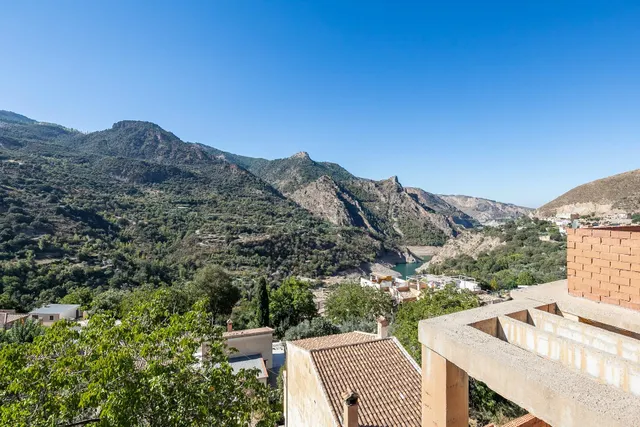 EDIFICIO en Güejar Sierra — 2