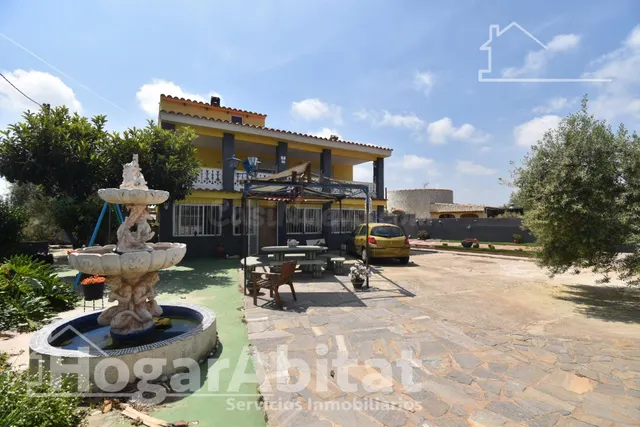 CHALET RÚSTICO CON PISCINA, TERRAZA Y PARKING - foto 2