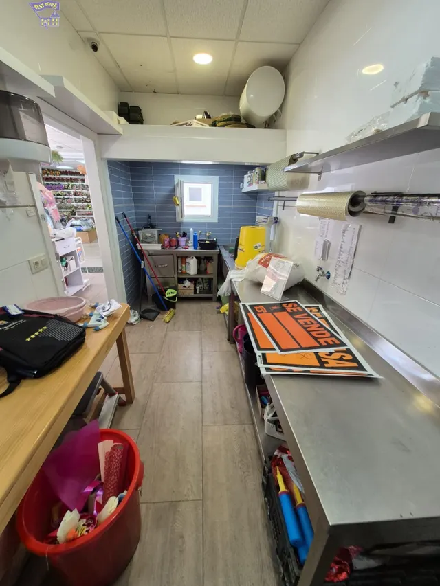 SE VENDE DOS LOCALES COMERCIALES EN ZONA EL PORTICHUELO — 13