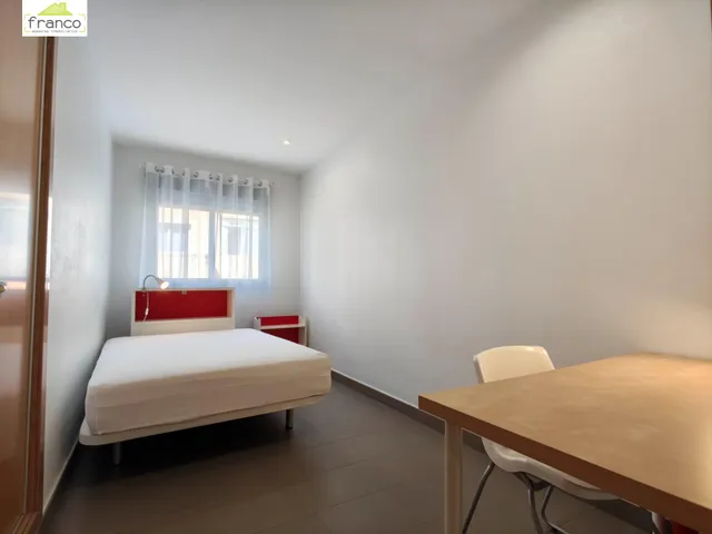 En avda. miguel de cervantes - — 6
