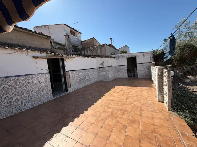 CASA DE PLANTA BAJA CON PATIO DE 150 METROS CON APARTAMENTO  - foto 2