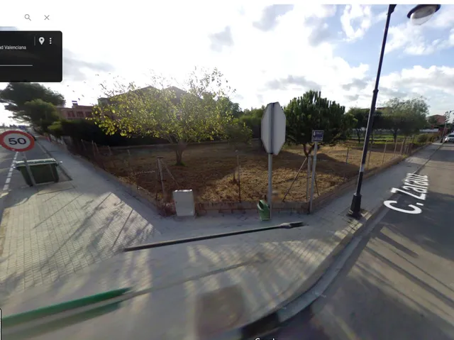 Se vende solar urbano de 975 m2 junto a la Playa del Pinar. Solar esquinero, cuadrado, con muchos me — 4