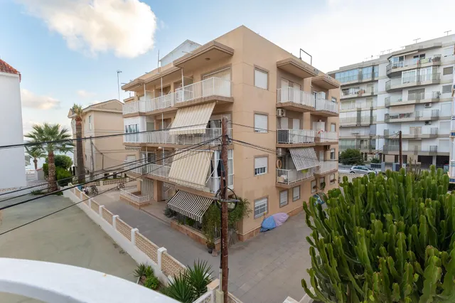 Apartamento todo exterior 3 dorm. con gran terraza en esquina a 100 mts de la Playa. Vista parcial al Mar. — 14