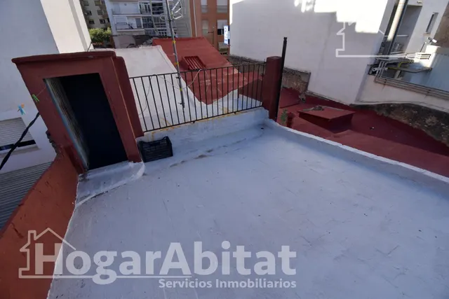 AMPLIA CASA PARA REFORMAR CON 7 DORMITORIOS EN EL CENTRO — 29