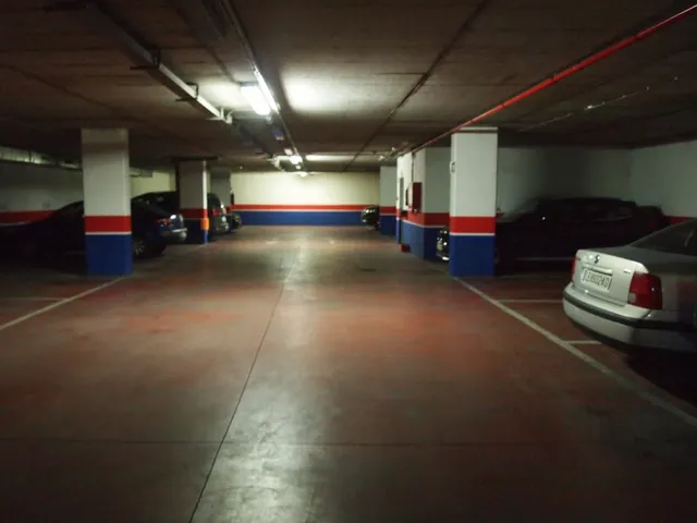 OPORTUNIDAD, COCHERAS EN EL PARKING DE LA AVENIDA DE COMPOSTILLA — 9
