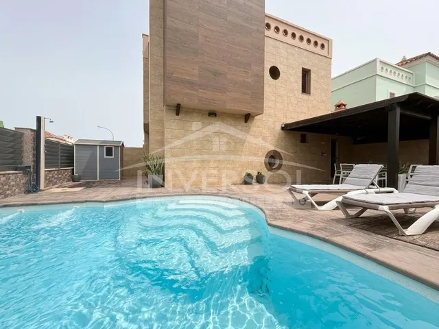 VIVIENDA ADOSADA CON PISCINA PRIVADA — 38