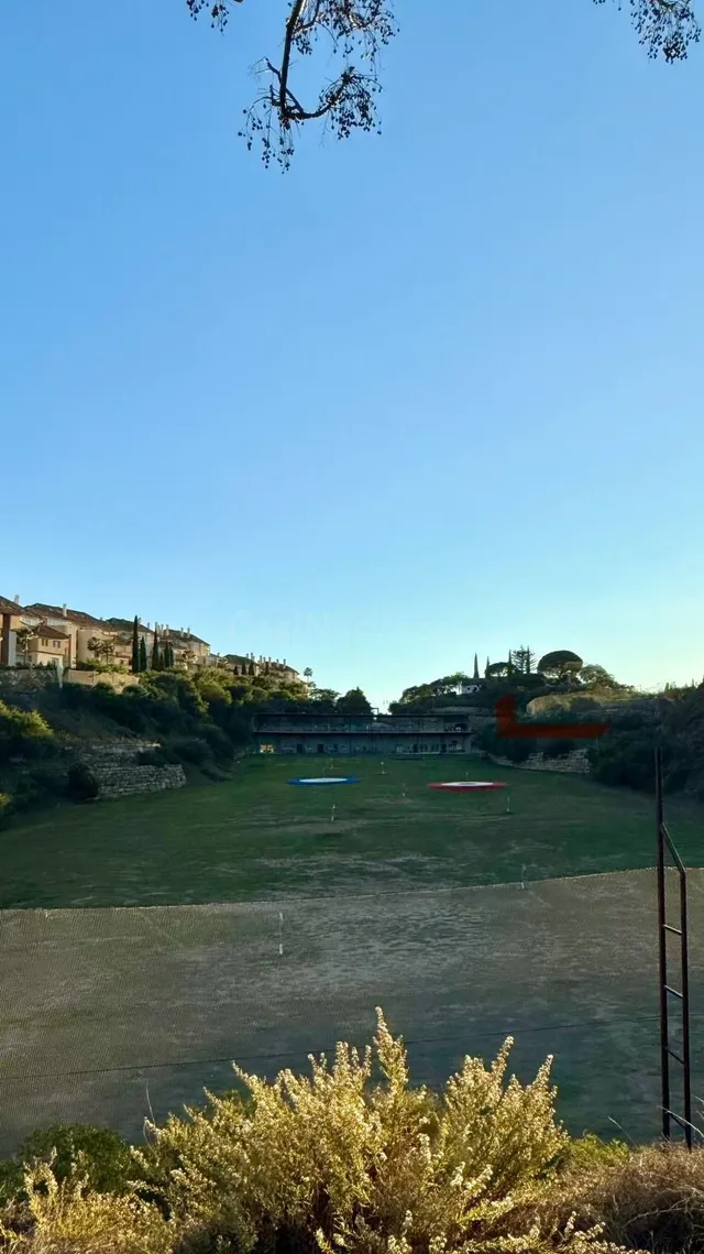 Parcela Elviria Marbella: 1246 m2 para construir villa exclu