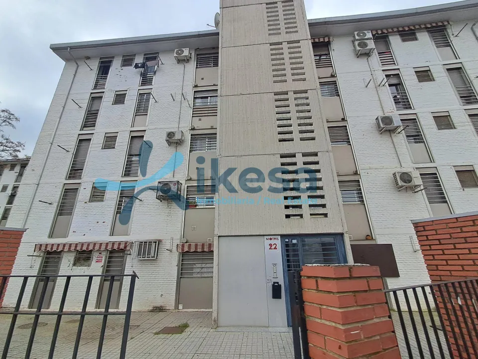 Piso en el Sector Sur. Próximo al campo de futbol .
