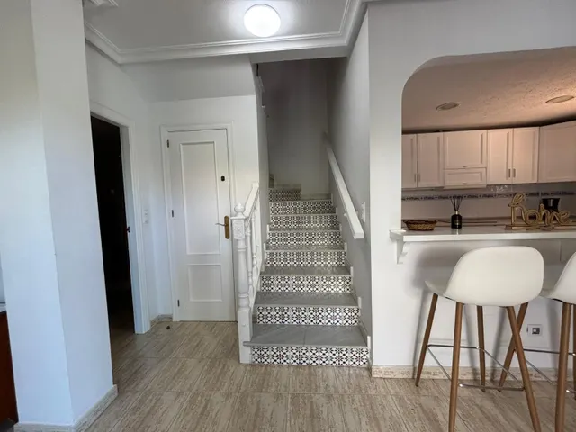 Elegante Dúplex Vacacional con Piscina y Terraza — 15