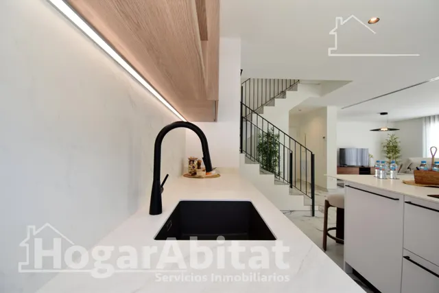 CHALET NUEVO CON PISCINA, GARAJE Y TERRAZA — 46