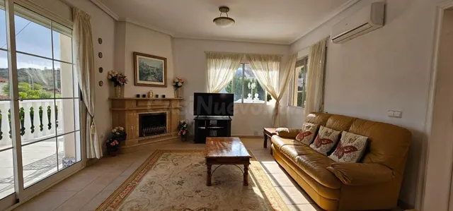 Impresionante villa independiente de 4 dormitorios con pisci - foto 3