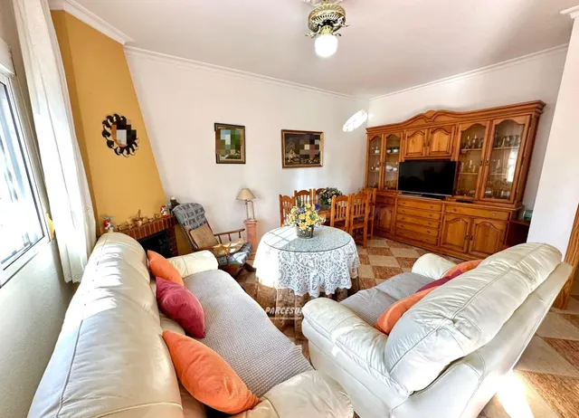 Bonita casa con piscina en Ctra Palma del Río a 5 minutos de - foto 4