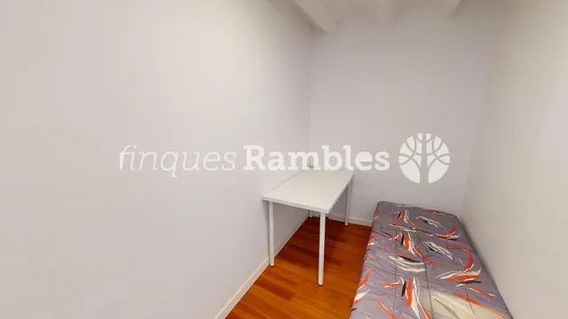 Casa de poble al centre de La Pobla de Claramunt amb molt potencial — 9