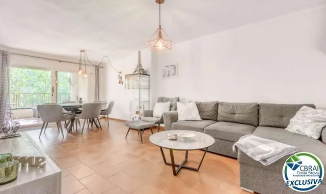 Encantador apartamento en el centro de Roses a 200m de la pl - foto 2