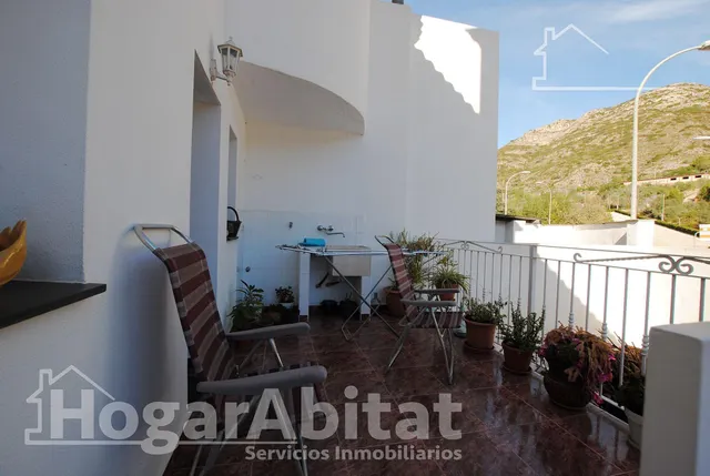 ADOSADO SEMINUEVO CON TERRAZA Y GARAJE — 47