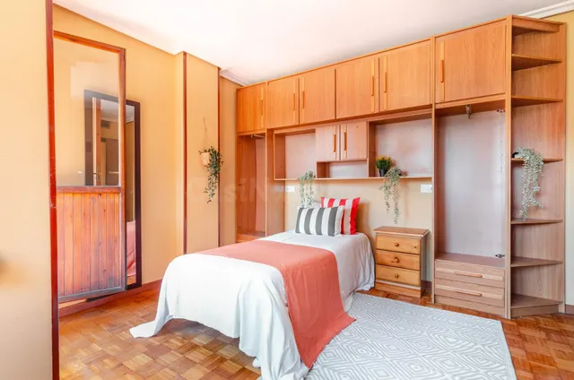 Piso en Posada de Llanera, amplio, 3 habitaciones, baño, ase - foto 3