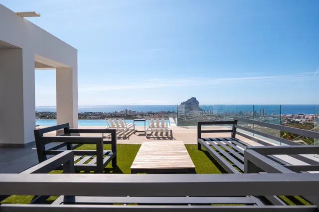 Villa de reciente construcción con vistas panorámicas — 28