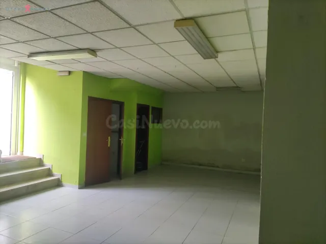 SE ALQUILA LOCAL COMERCIAL EN RÚA PELAMIOS, SANTIAGO DE COMP - foto 2