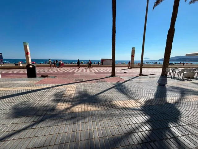 INCREIBLE PISO FRENTE AL MAR — 30
