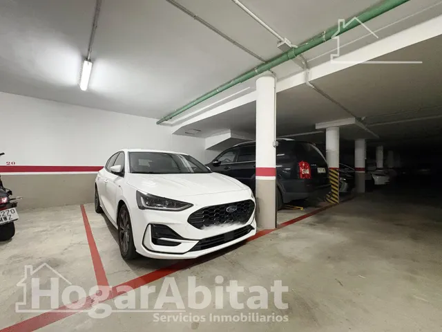 ¡Hogar de lujo! Amplio, sofisticado y reformado, con patio y garaje, todo amueblado — 36