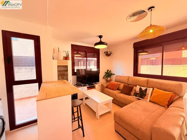 APARTAMENTO ESQUINERO EN PLANTA BAJA CON 2 DORMITORIOS, PISCINA, PARKING Y TRASTERO CERCA DE LA PLAYA — 18