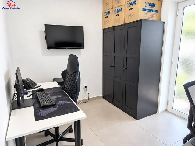 Apartamento reformado y amueblado con terraza a 300 metros de la Playa de la Rada, Estepona — 8