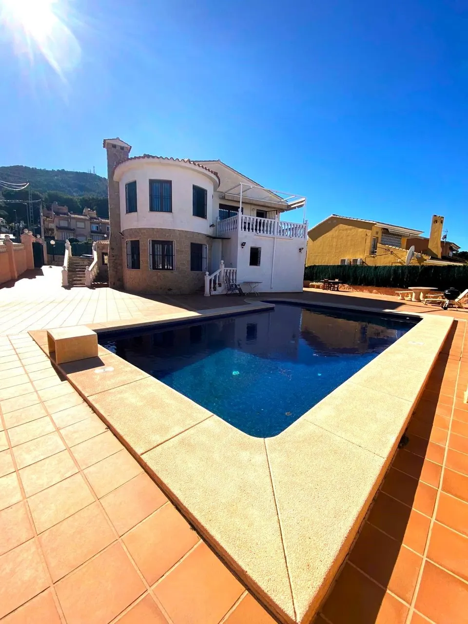 SE VENDE VILLA EN ALBIR DIVIDIDA EN DOS VIVIENDAS INDEPENDIENTES CON PISCINA PROPIA!